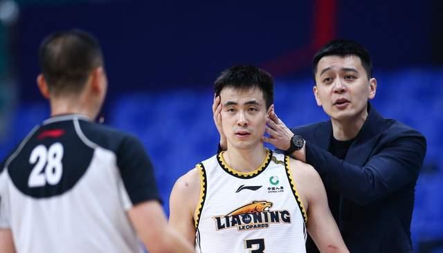 郭艾伦爆料吃饭视频,揭秘篮球巨星私下生活瞬间 第2张 郭艾伦爆料吃饭视频,揭秘篮球巨星私下生活瞬间 第2张